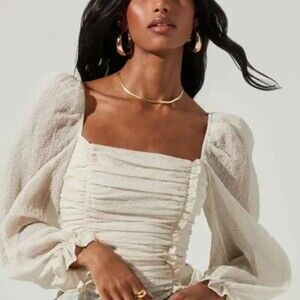 NWT Astr Tonina puff sleeve top ecru size XS